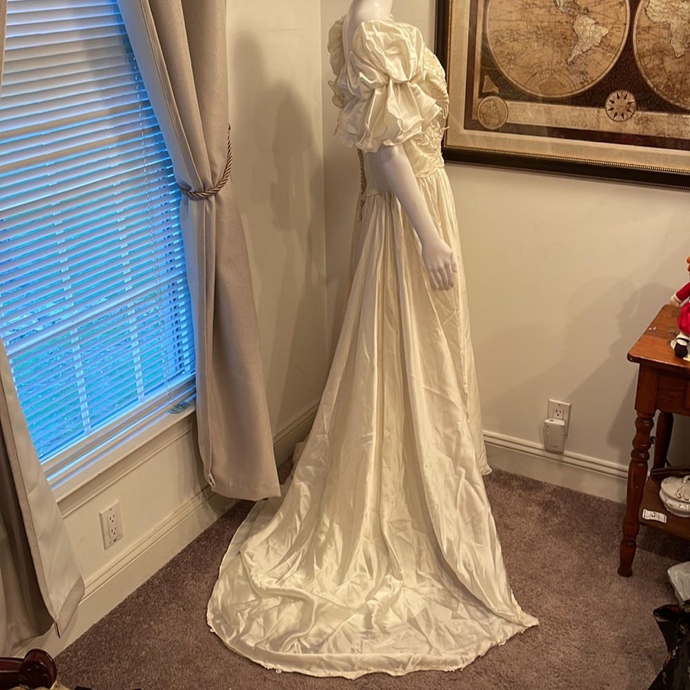 VINTAGE LONG WEDDING DRESS CREAM SIZE 18 $125 firm - Picture 2 of 16